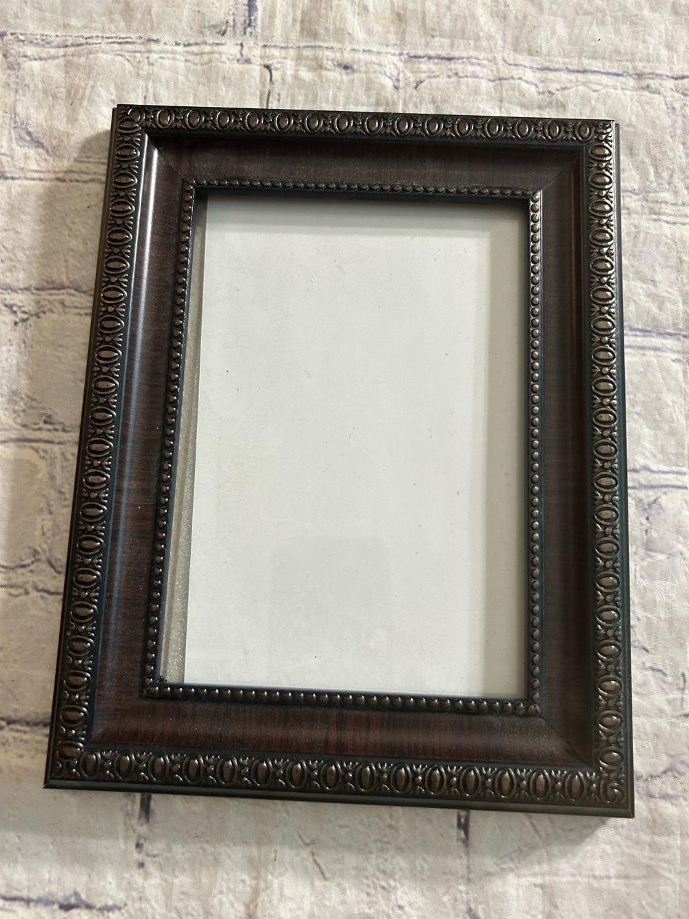 WALMART RETRO MAHOGANY (2018) EMBELLISHED FRAME STANDS UP 5”x7” PHOTO SPOT